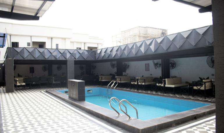 Pool Lounge