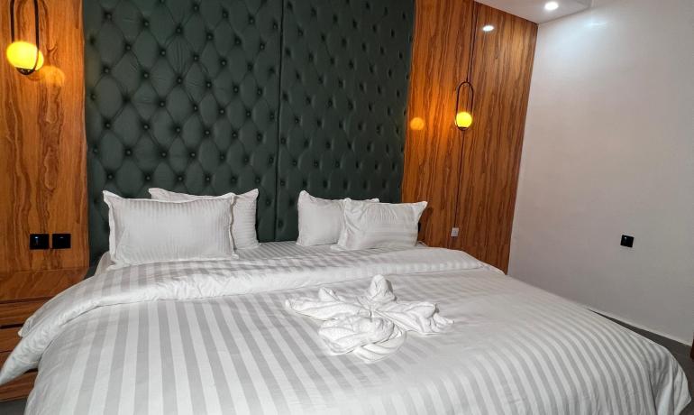 EXECUTIVE SUITES