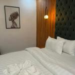 EXECUTIVE SUITES