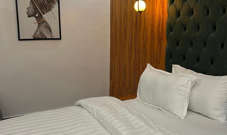EXECUTIVE SUITES