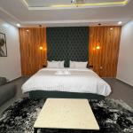 EXECUTIVE SUITES