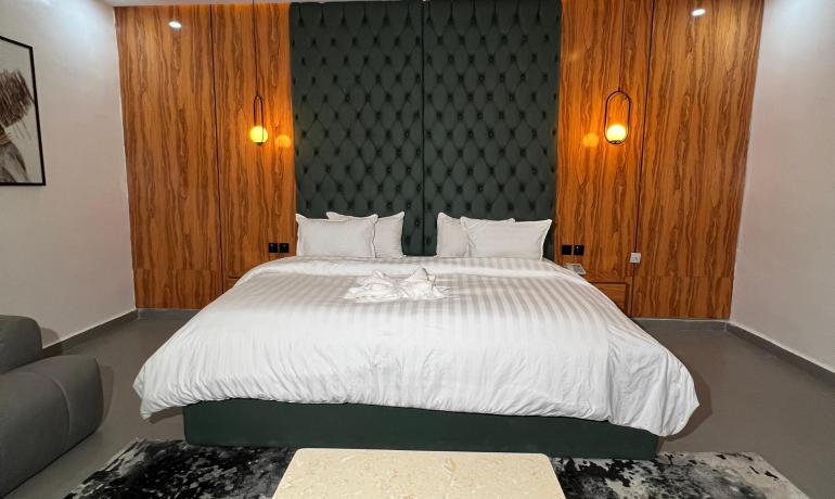 EXECUTIVE SUITES