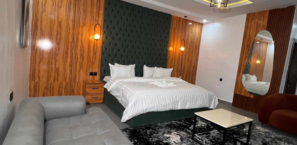 EXECUTIVE SUITES