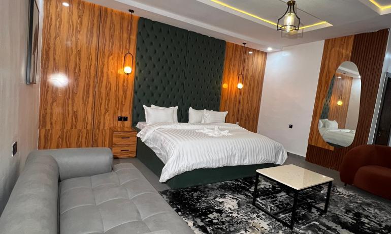 EXECUTIVE SUITES